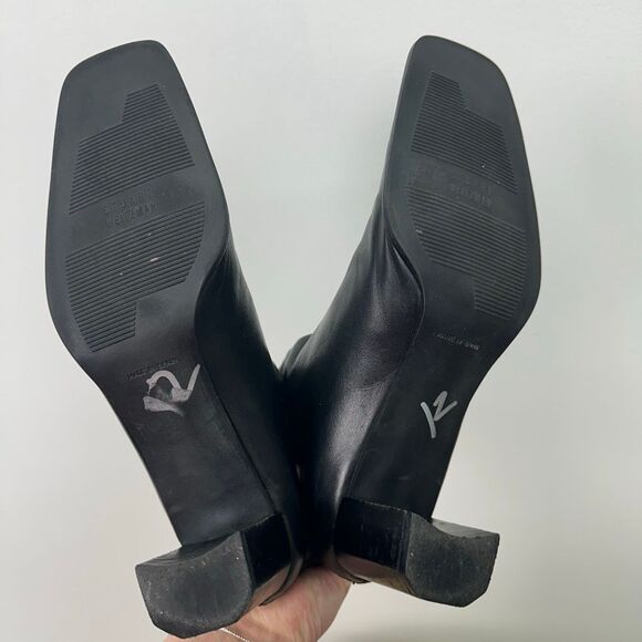 Stuart Weitzman Women’s Vintage Y2K Black Leather Square Toe Heeled Ankle Boot - Picture 5 of 9